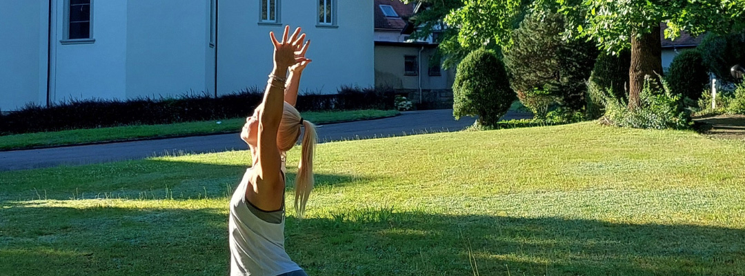 outdoor-yoga-mit-denise-mobil